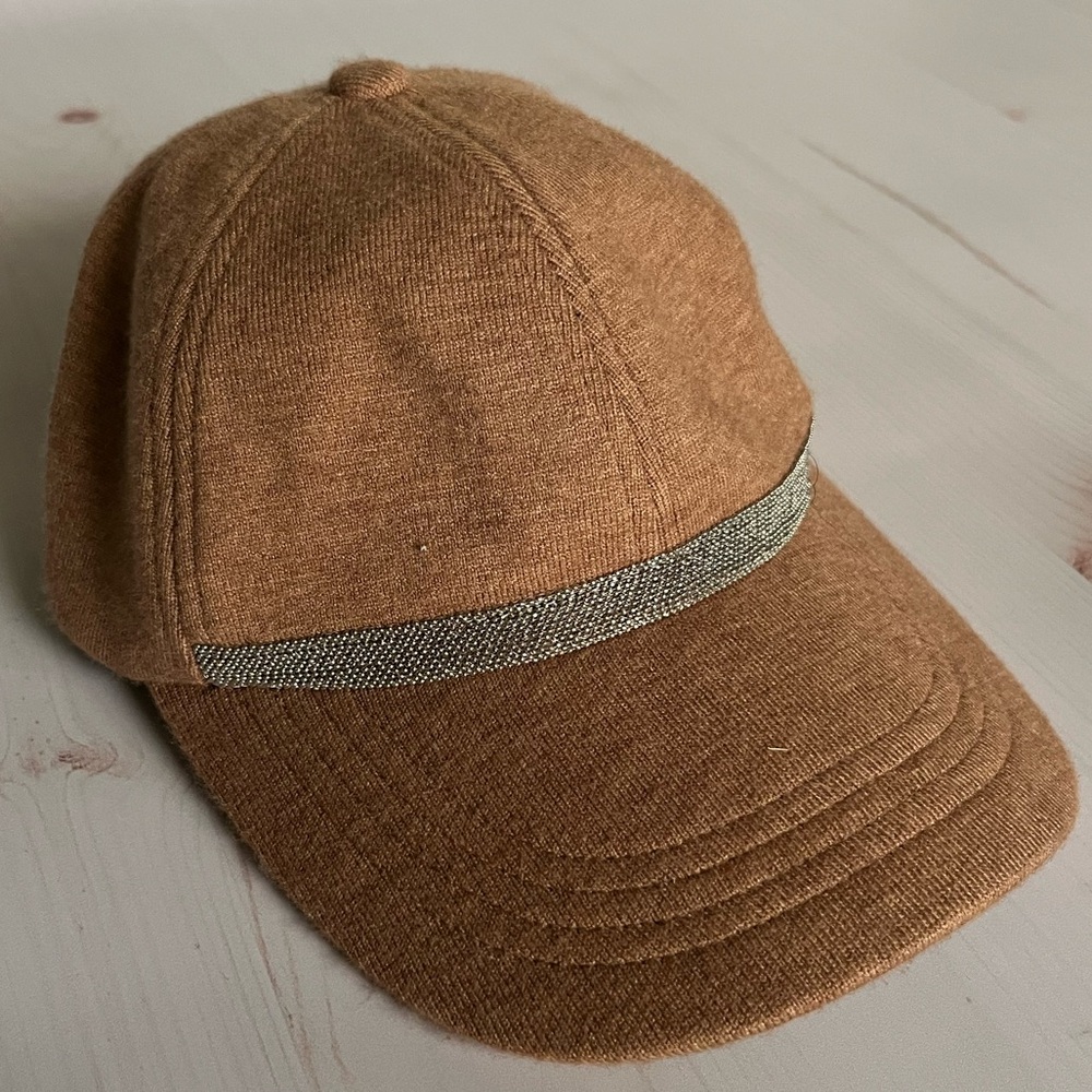 Cap with caviar beads
